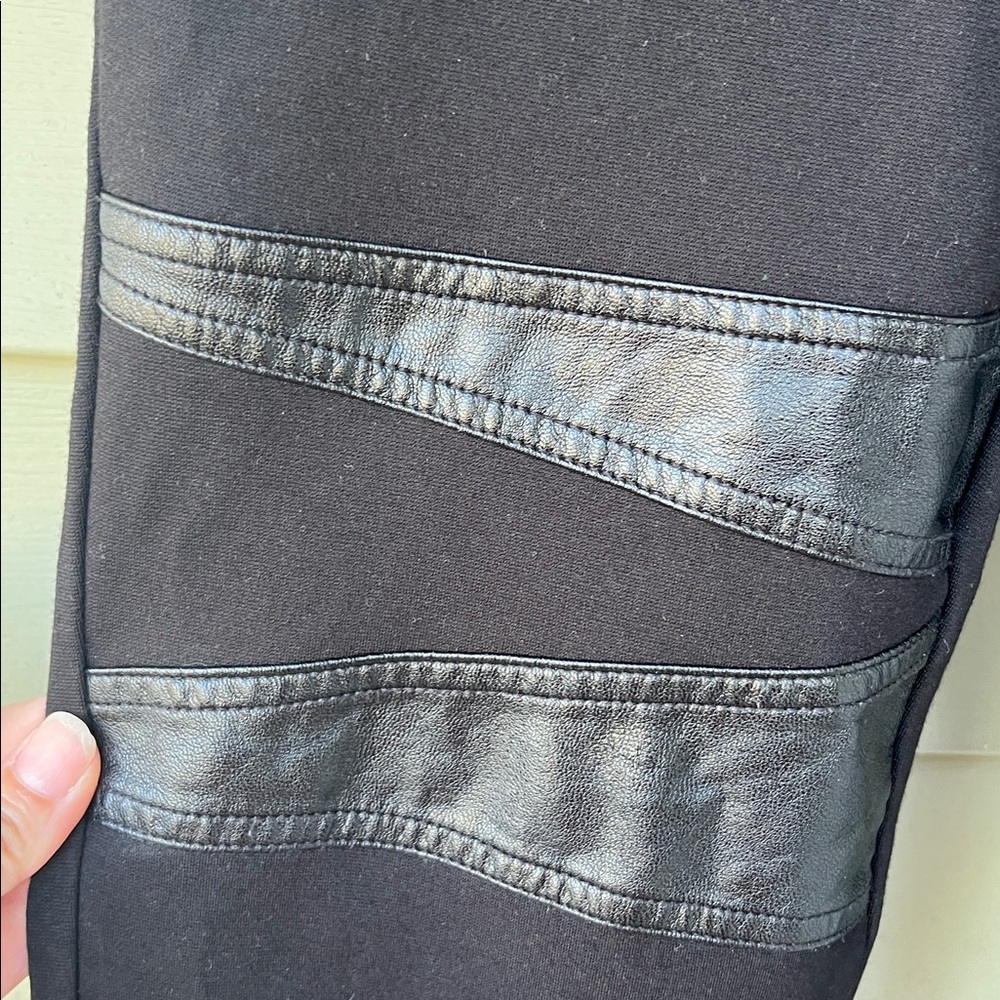 Like new Vince Camuto Black leggings - Picture 3 of 12